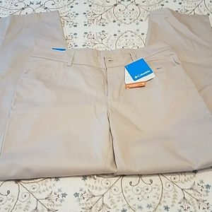 Men's Omni shade Khakis Size 34x32 Nwt